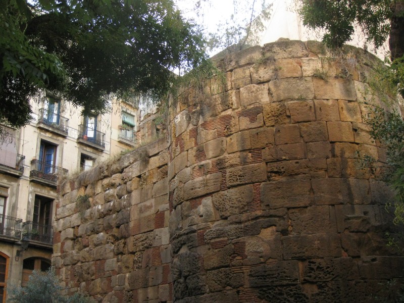 Muralla Romana de Barcelona. Torre a la Plaa dels Traginers
